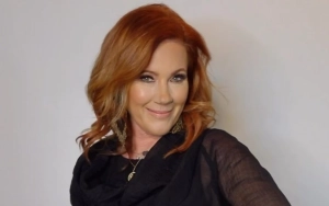 Elisa Donovan Laments Lack of Help to Navigate Fame During Early Career