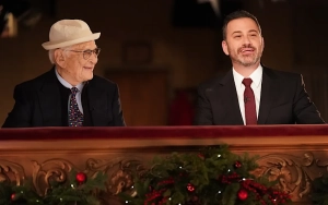 Jimmy Kimmel Breaks in Tears While Paying Tribute to Norman Lear