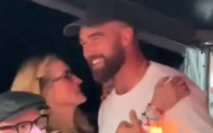 Taylor Swift's Fans Call Out Julia Roberts Over Touchy Feely Interaction With Travis Kelce 