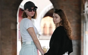 Cara Delevingne and Girlfriend Minke Pack on PDA at Concert