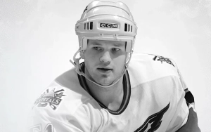 Former NHL Player Stephen Peat's Organs Donated After He Dies Due to Injuries From 'Tragic Accident' at 44