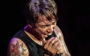 'Suffering' Arnel Pineda Offers to Leave Journey After Performance Criticism