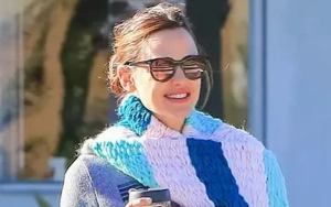 Jennifer Garner Blowing Massive Gum Bubbles While Grocery Shopping With Son Samuel