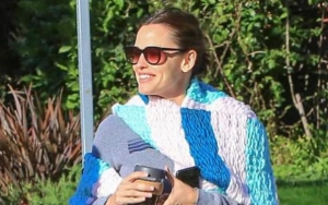 Jennifer Garner and BF John Miller Put on Loved-Up Display on Relaxing Stroll