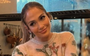 Jennifer Lopez Shares Solo Thanksgiving Picture Following Ben Affleck's Reunion With Jennifer Garner