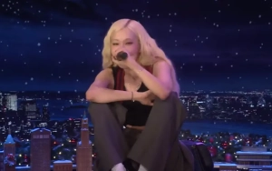 ROSE Makes Triumphant Solo Debut on 'The Tonight Show with Jimmy Fallon'