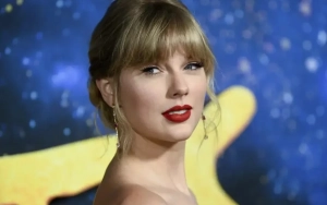 Taylor Swift Celebrates Kansas City Chiefs' Win With Group Hug With Her Mom and Travis Kelce's 