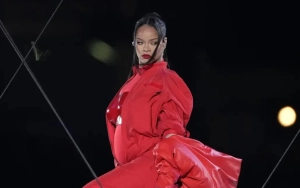 Rihanna Gets Trolled for Terrible Karaoke Performance in NYC