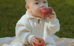 Apple Martin, Daughter of Gwyneth & Chris, Makes Surprise Stage Debut