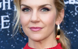 Rhea Seehorn Celebrates Golden Globe Win for Pluribus Role