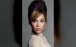 Beyoncé Honors Puerto Rican Heritage with Flag in Super Bowl LX Suite Photos