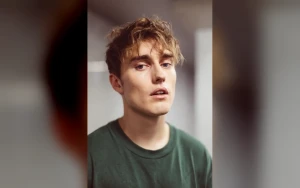 Sam Fender and Olivia Dean's Rein Me In Tops UK Singles Chart Again