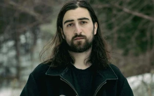 Noah Kahan Celebrates First No. 1 Album With Airplane Wi-Fi Splurge