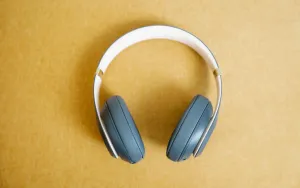 Noise-Cancelling Headphones That Survive Real Travel