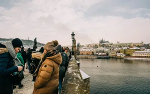 How to Spot Tourist Traps and Scams in Any Big City
