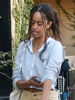 Malia Obama Spotted With Mystery Guy Amid Rumors She Splits From Beau Rory Farquharson
