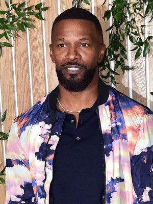Jamie Foxx Learns to Walk Again in Rehab Clinic After 'Medical Complication'