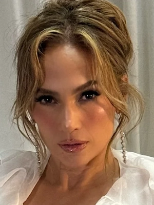 Jennifer Lopez Treats Fans to New Steamy Photos Amid Ben Affleck Split Rumors