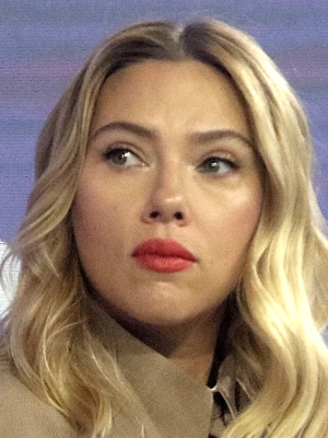 Scarlett Johansson Confirms She Joins 'Jurassic World' Franchise, Teases 'Incredible' New Story