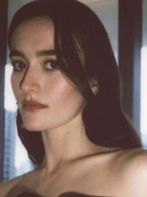 'American Love Story' Books Sarah Pidgeon as JFK Jr's Wife Carolyn Bessette