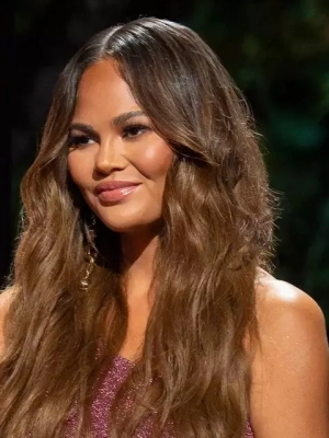 Chrissy Teigen Revealed as New Banker on 'Deal or No Deal Island' Season 2