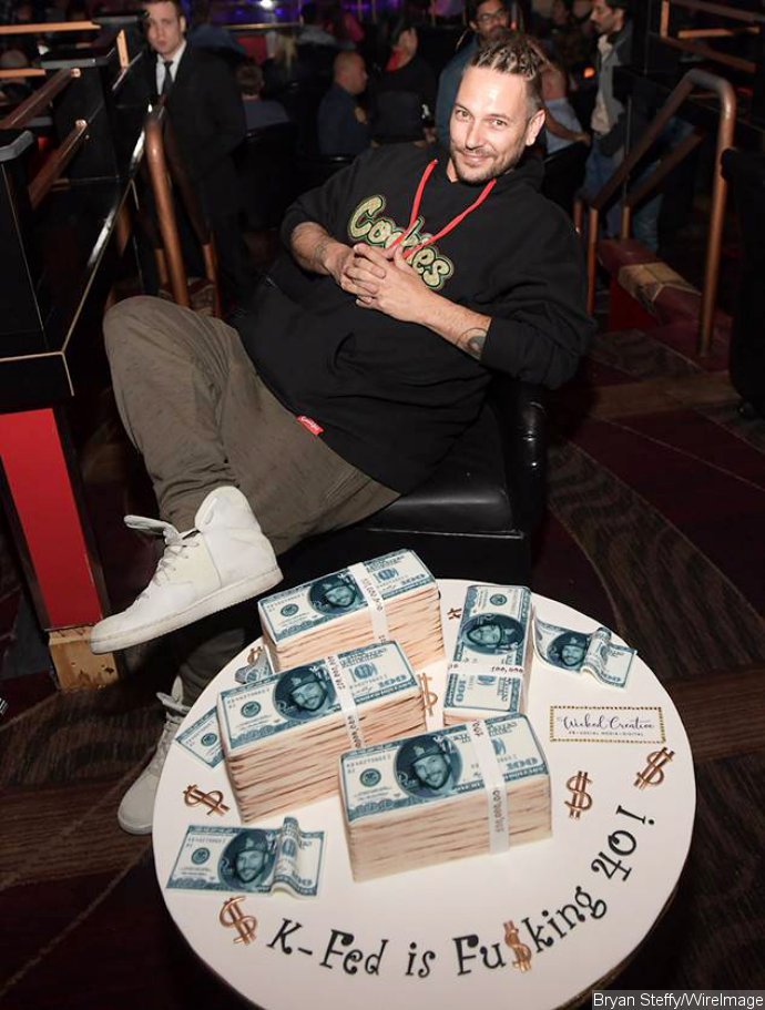 Kevin Federline With His Birthday Cake