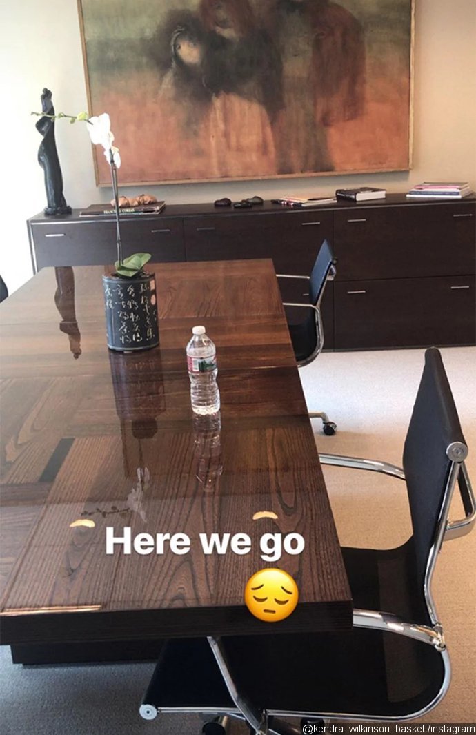 Kendra Wilkinson hints at divorce