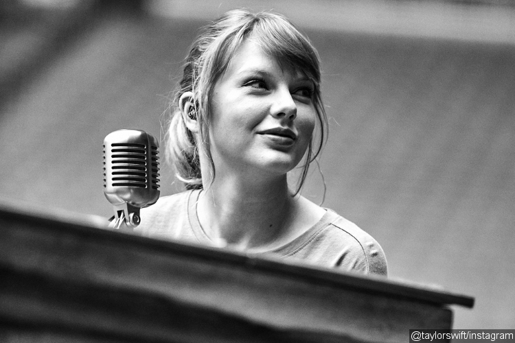 Taylor Swift Holds Private Concert and Pizza Party for Arizona Foster Families