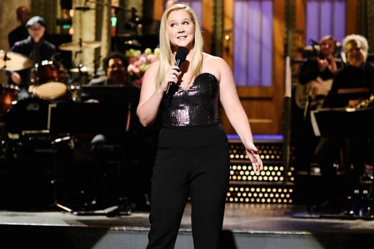 Amy Schumer Talks About Her 'Worthless' Marriage Proposal on 'SNL'