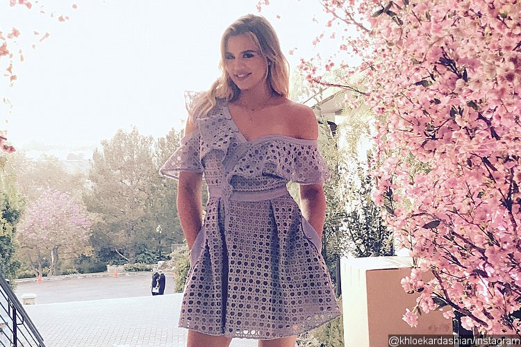 Khloe Kardashian Shows Off Stunning Flat Abs Five Weeks After Giving Birth