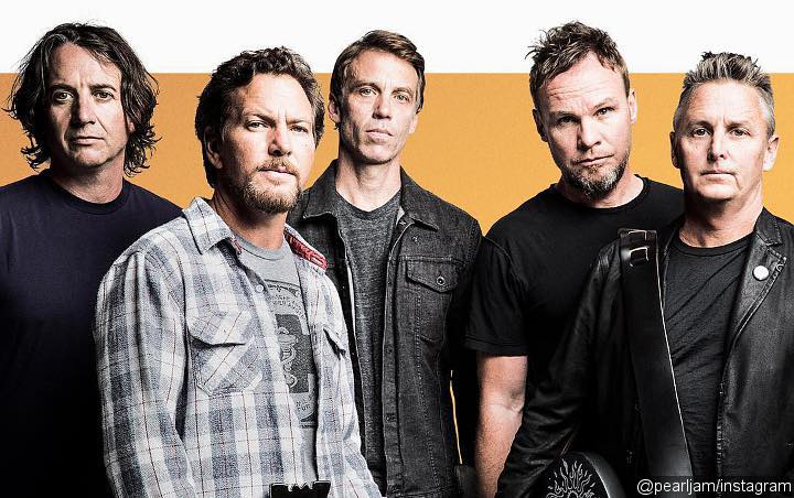 Pearl Jam Honors Anthony Bourdain With 'Long Road' Performance at Amsterdam Show