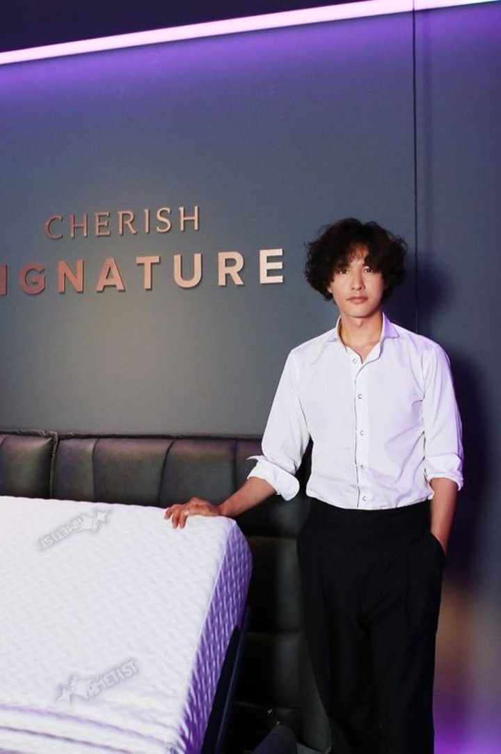 Won Bin at fan sign event hosted by Cherish
