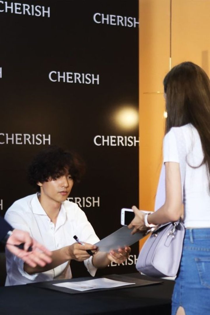 Won Bin at fan sign event hosted by Cherish