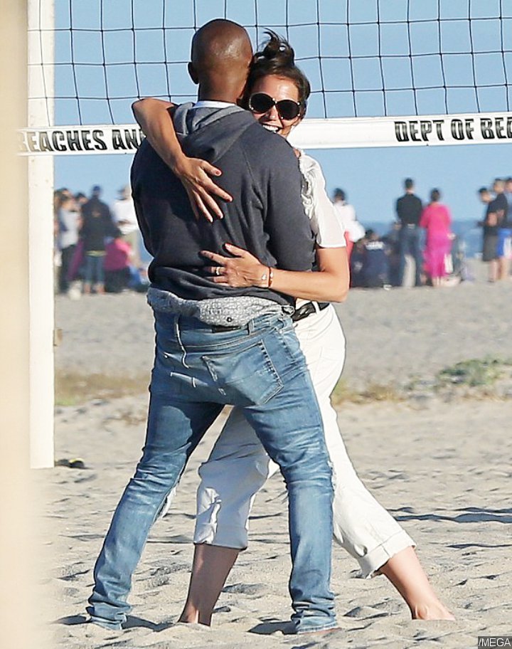 Katie Holmes and Jamie Foxx's PDA-Filled Beach Date