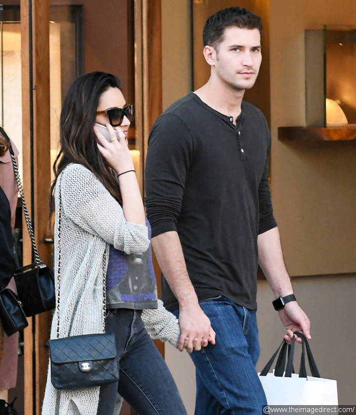 Olivia Munn Holding Hands With Much-Younger Boyfriend Tucker Roberts