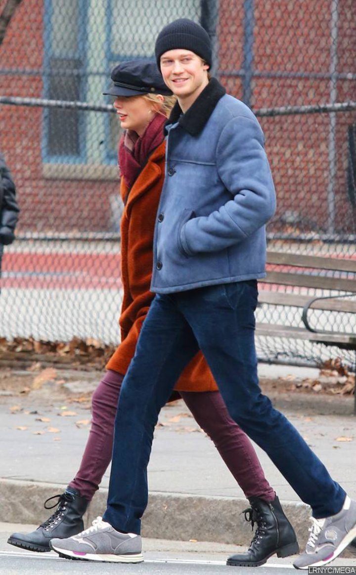 Taylor Swift and Joe Alwyn Step Out for Lunch Date in NYC