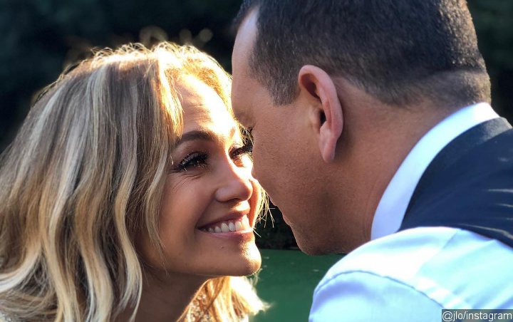 Jennifer Lopez Brags Alex Rodriguez Makes Her Feel Like Teenager Again in Anniversary Message
