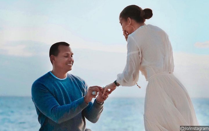 Jennifer Lopez Makes Public Photos of Alex Rodriguez's Beach Proposal