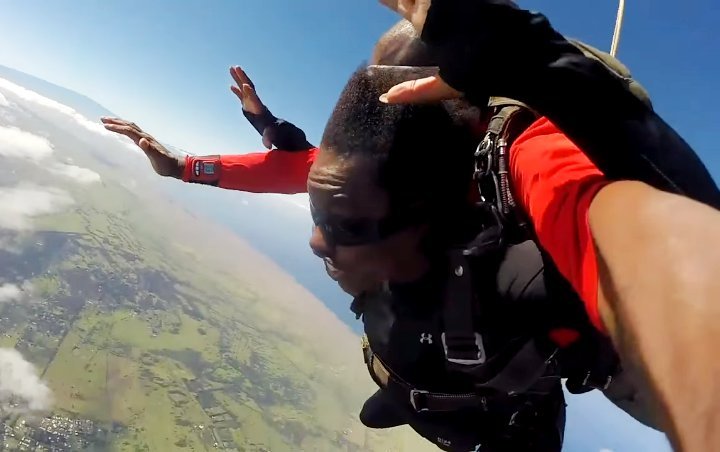 Take a Look at Viola Davis' Awesome Reaction After Jumping Out of Plane