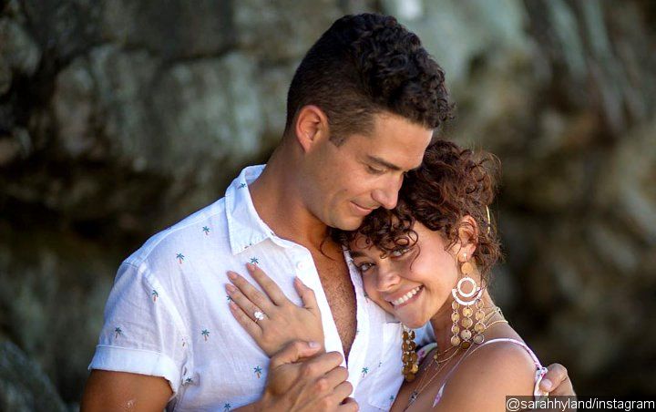 Sarah Hyland Gets Engaged to Wells Adams After Beach Proposal