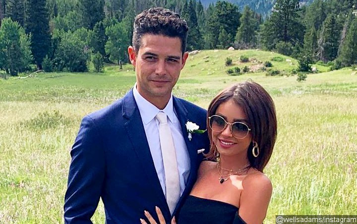 Sarah Hyland and Fiance Wells Adams Exhange Raunchy Comments About Breaking Her Hips