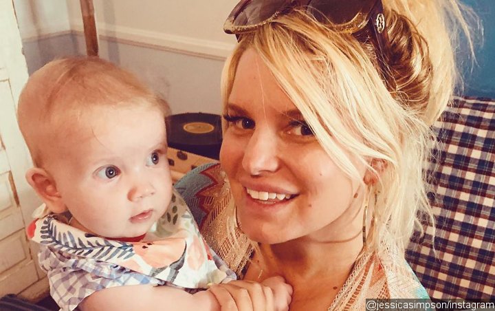 Jessica Simpson Has Funny Response to Troll Saying She Suffers Nip Slip in New Photo