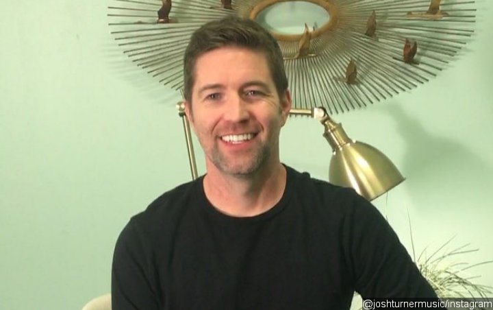 Josh Turner Asks Fans to Keep Praying for Road Crew in the Wake of Fatal Bus Crash 