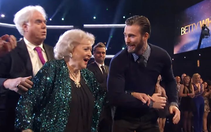 Chris Evans Escorts Betty White to the Stage