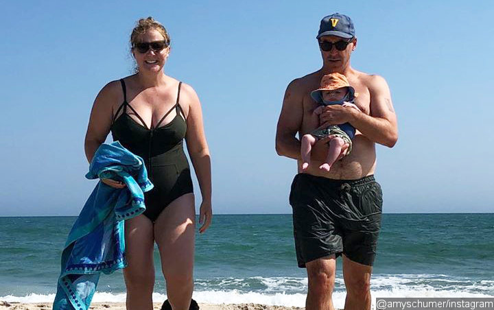 Amy Schumer Seeks for Advice After Starting IVF Treatment