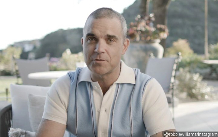 Robbie Williams Distances Himself From Family in AirBnB Rental Out of Coronavirus Fear