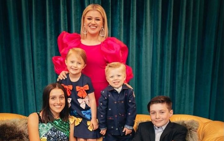 Kelly Clarkson Refuses to Cook and Take Care of Children on Coronavirus Mother's Day