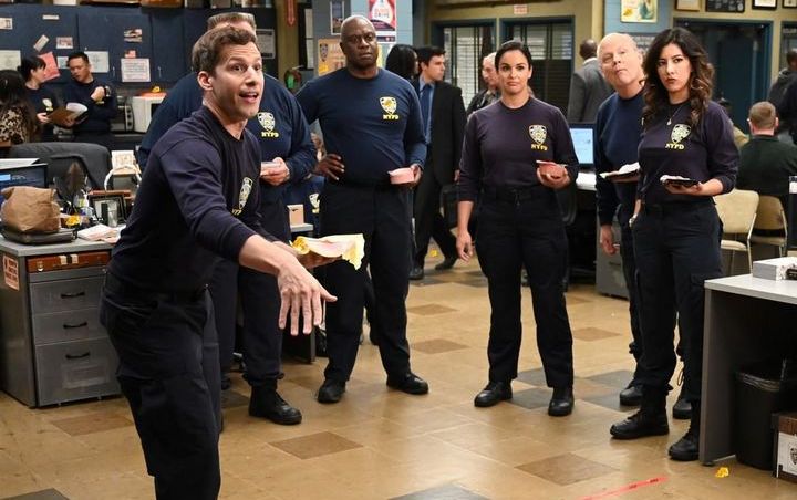'Brooklyn Nine-Nine' Stars Follow TV Cop Griffin Newman to Donate to National Bailout Fund