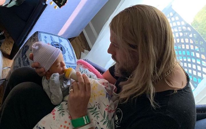 Judas Priest's Richie Faulkner on Daddy Duty in First Pic of Newborn Baby 