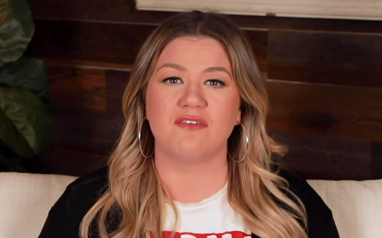 Kelly Clarkson Says Divorce Allows Her to Be the Best Version of Herself